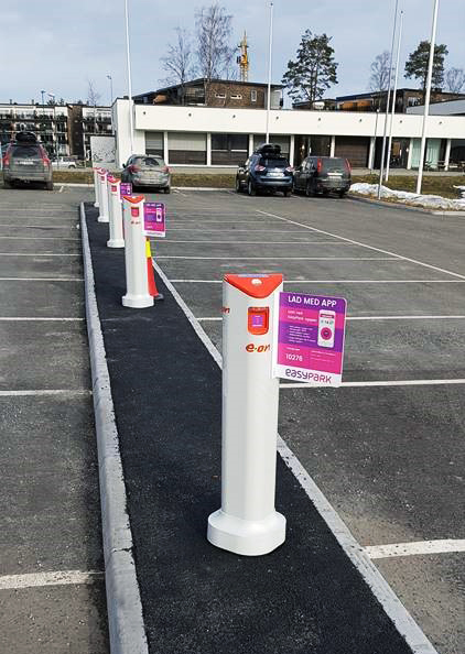 Ladestolper for elbil på Bjørkebadets parkeringsplass